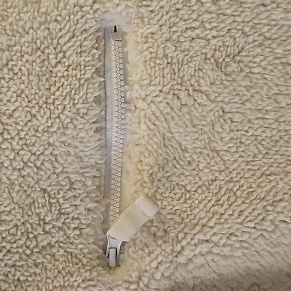 Fuzzy Jacket with Operational Zippers - Picture 5 of 9